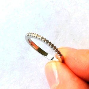 New dainty ring with lots of stones, size 6-6.25